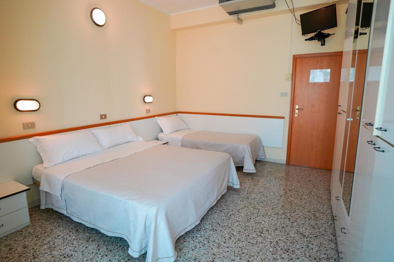 Hotel Mondial Rimini Ngoại thất bức ảnh