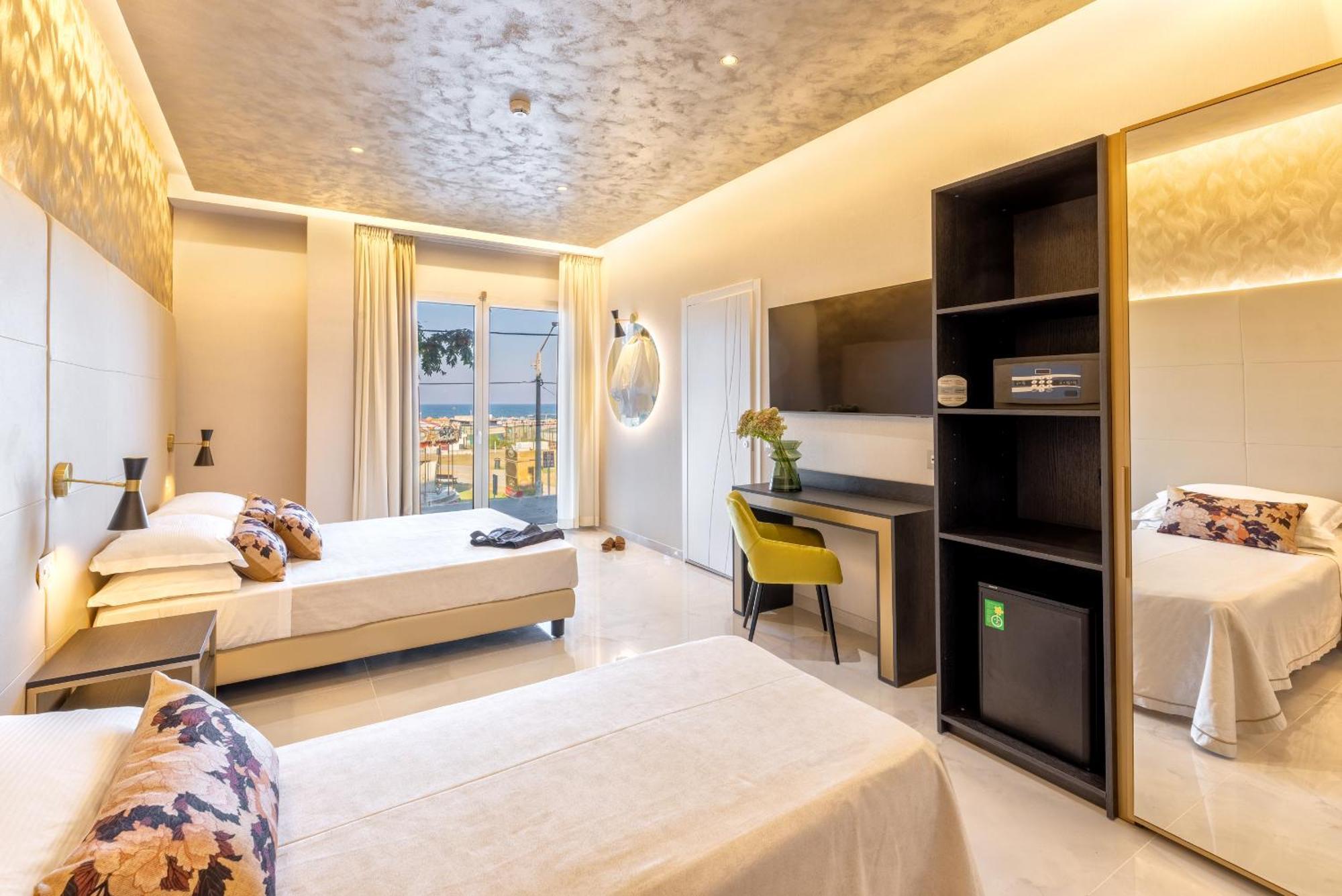 Hotel Mondial Rimini Ngoại thất bức ảnh