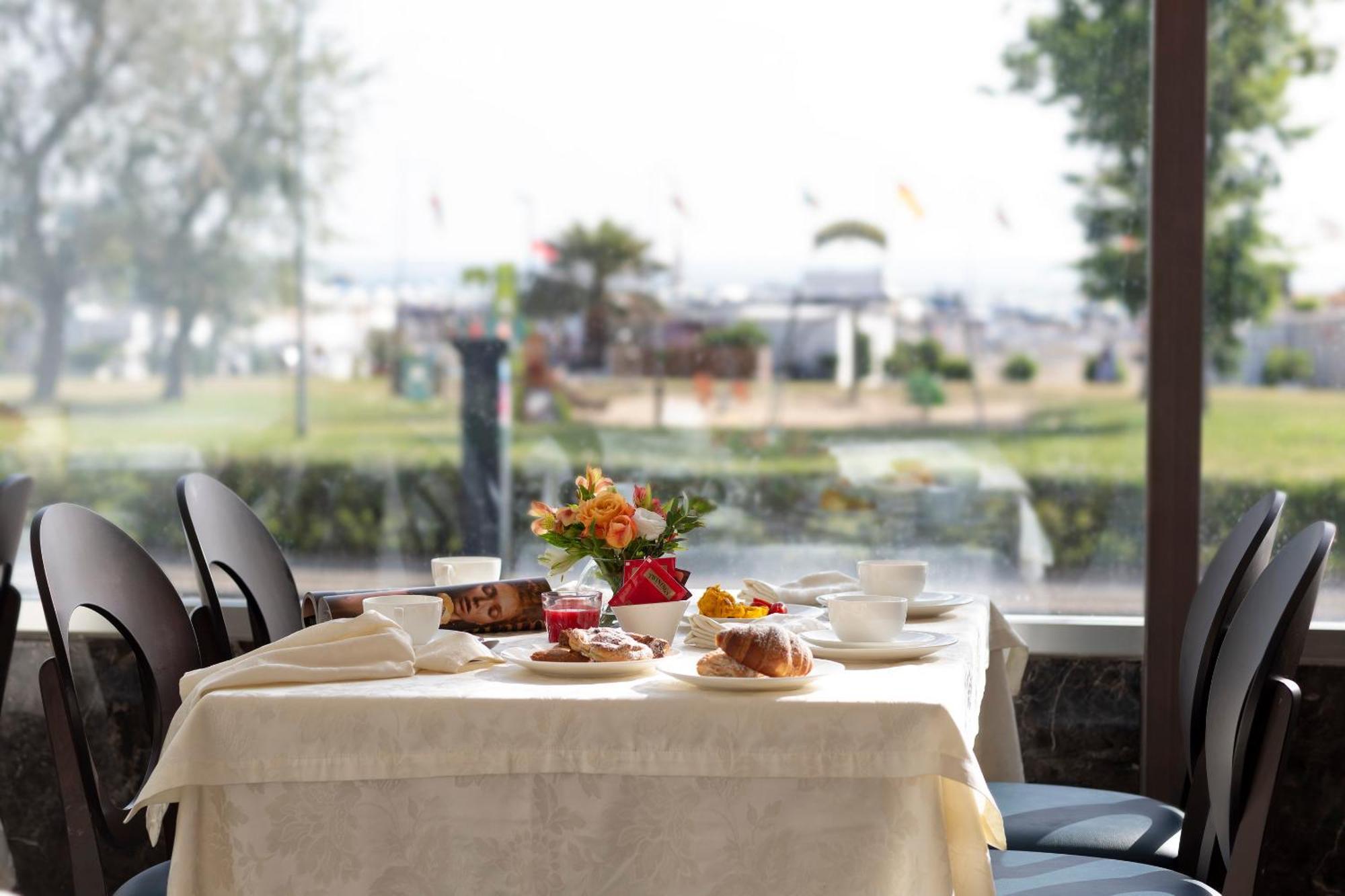 Hotel Mondial Rimini Ngoại thất bức ảnh