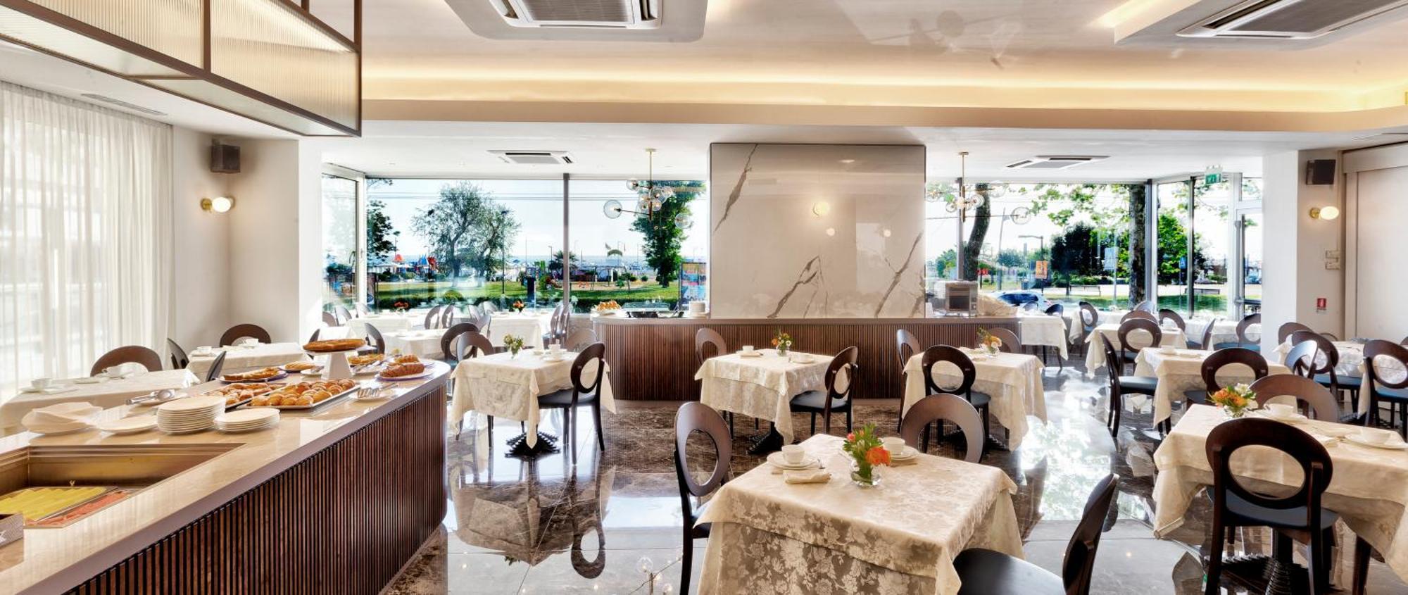 Hotel Mondial Rimini Ngoại thất bức ảnh