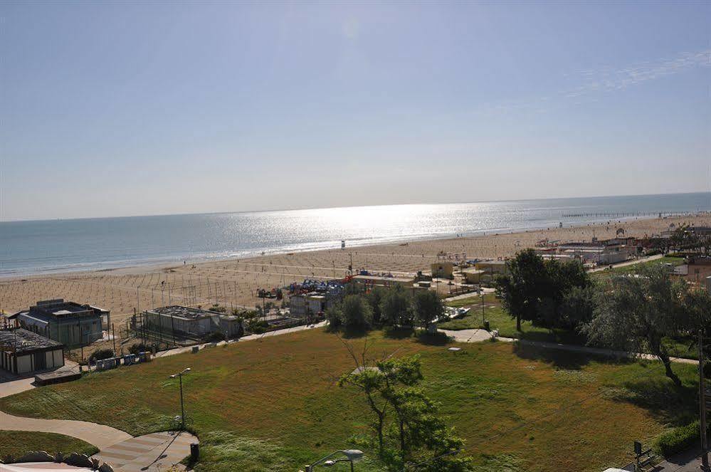 Hotel Mondial Rimini Ngoại thất bức ảnh